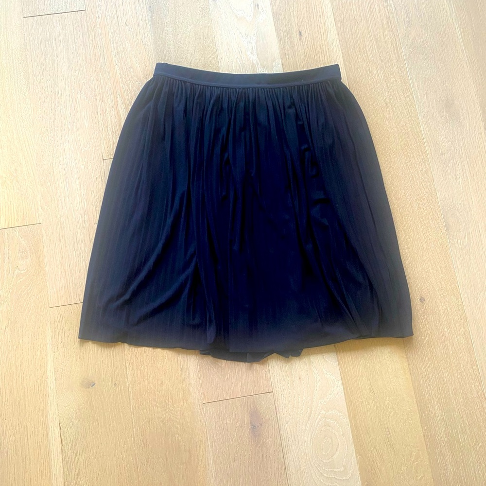 Ivanka Trump navy blue pleated skirt size S.